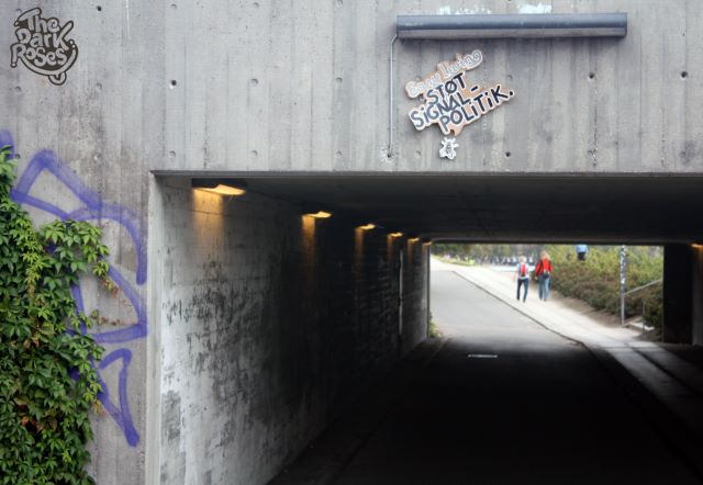 Theme: ★ Easy Living ★ Støt Signal Politik... (Support Signal Policy...) by DoggieDoe - The Dark Roses - Nørrebro, Copenhagen, Denmark September 2012